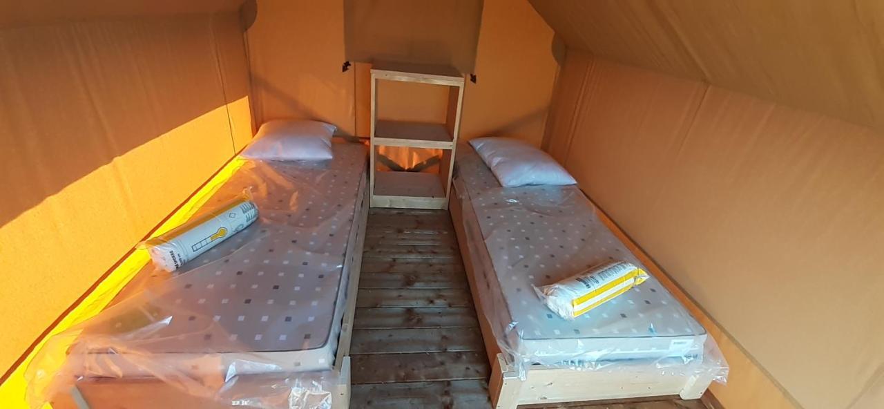 Tente Cabane Du Camping Hautoreille Bannes  Eksteriør billede